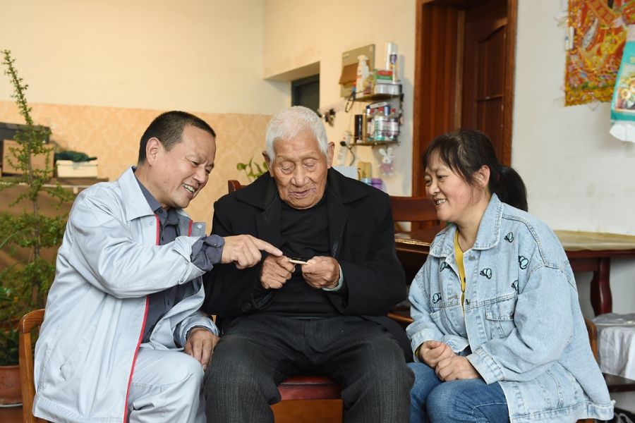 走訪側記|“她真的比親閨女做得還要好！”