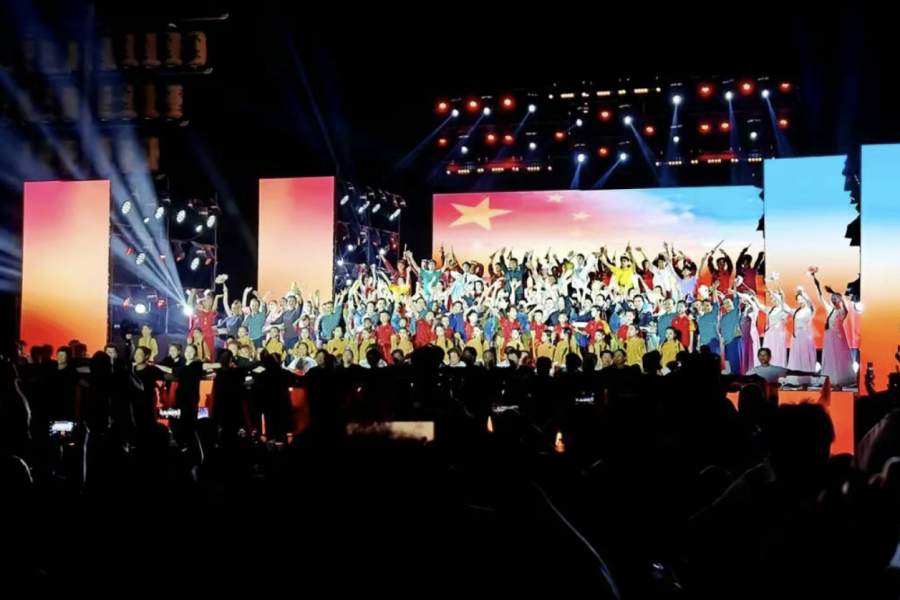 三輪車開進(jìn)“村晚”